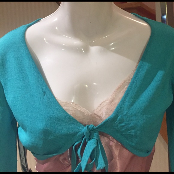 💕💕2XHost Pick💕💕⬇️Blue front tie long sleeve cropped shrug - Picture 3 of 5